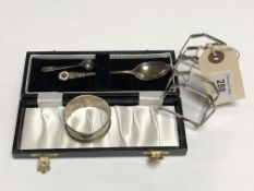A small silver toast rack, silver napkin ring,