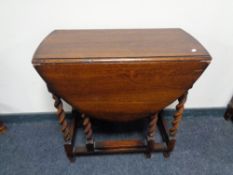 An Edwardian oak gateleg table