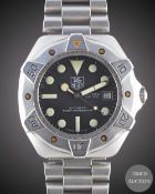 A GENTLEMAN'S STAINLESS STEEL TAG HEUER SUPER PROFESSIONAL 1000 METERS AUTOMATIC DIVERS BRACELET