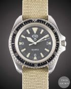 A GENTLEMAN'S STAINLESS STEEL BRITISH MILITARY ISSUED CWC QUARTZ ROYAL NAVY DIVERS WRIST WATCH DATED
