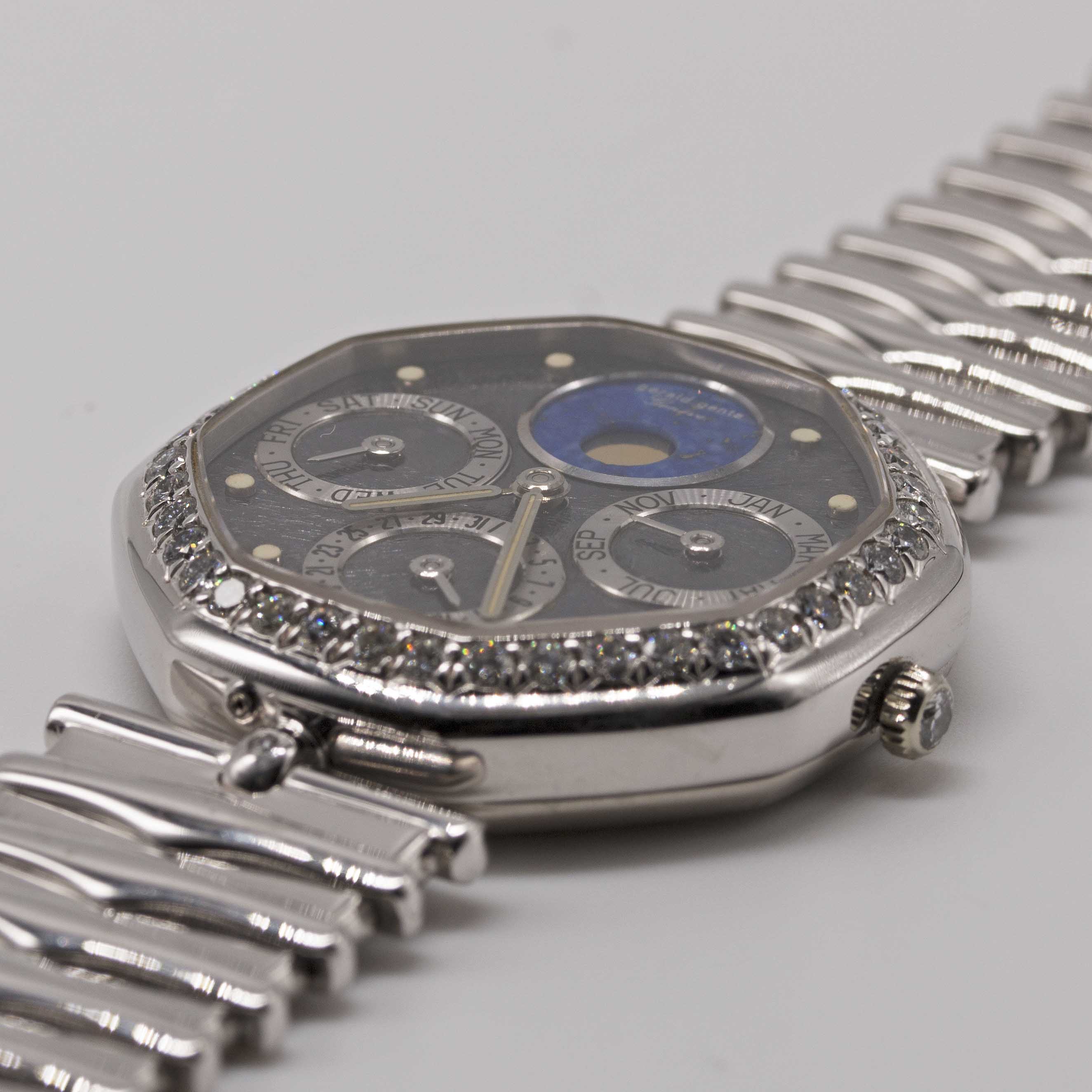 AN 18K SOLID WHITE GOLD & DIAMOND GERALD GENTA TRIPLE CALENDAR MOONPHASE BRACELET WATCH CIRCA - Image 3 of 10