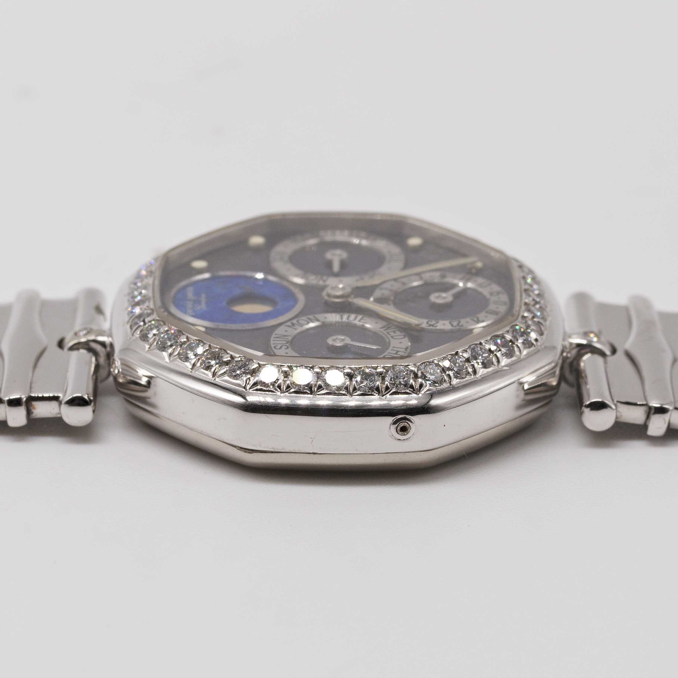 AN 18K SOLID WHITE GOLD & DIAMOND GERALD GENTA TRIPLE CALENDAR MOONPHASE BRACELET WATCH CIRCA - Image 10 of 10