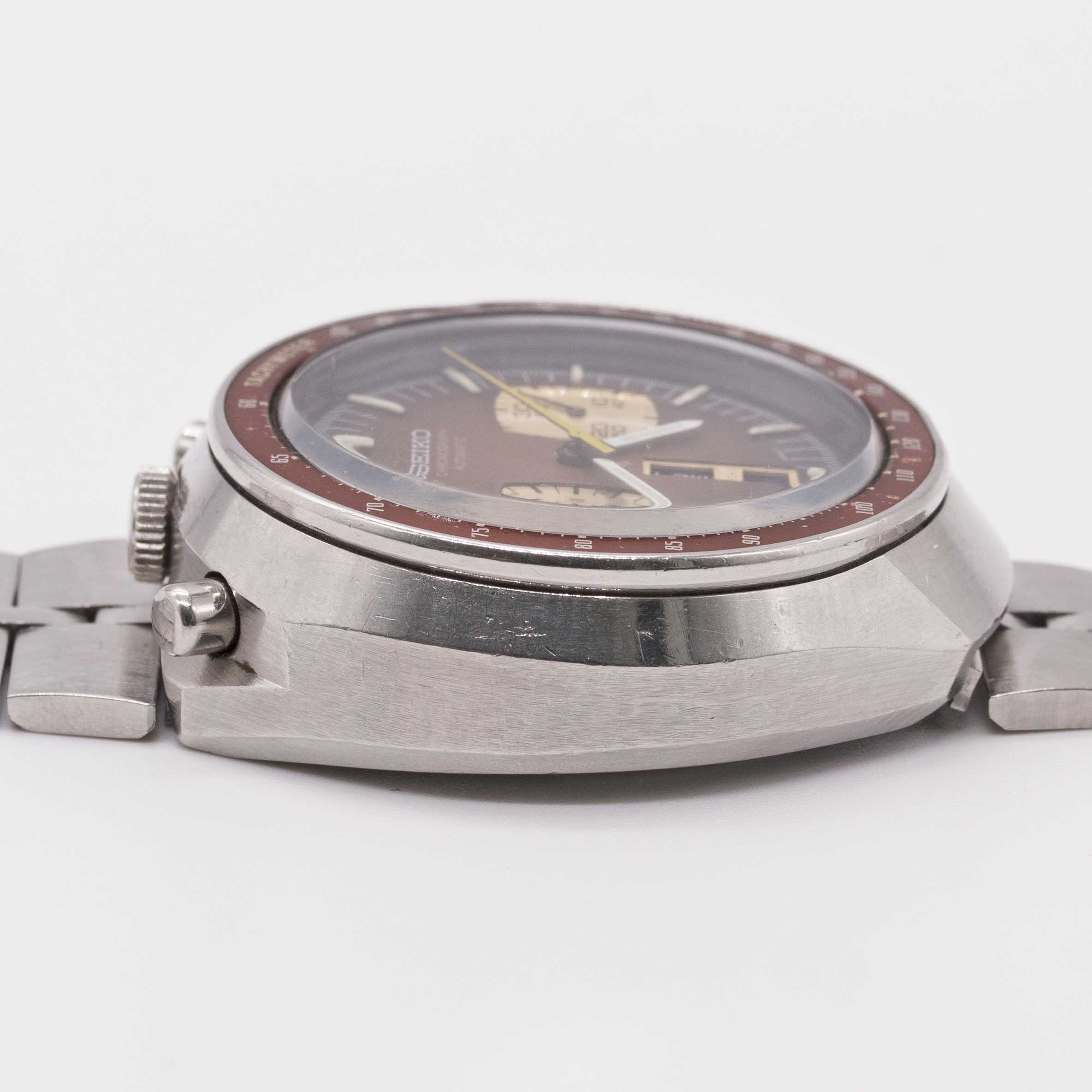 A GENTLEMAN'S STAINLESS STEEL SEIKO "BULLHEAD" AUTOMATIC CHRONOGRAPH BRACELET WATCH CIRCA 1970s, - Image 9 of 9