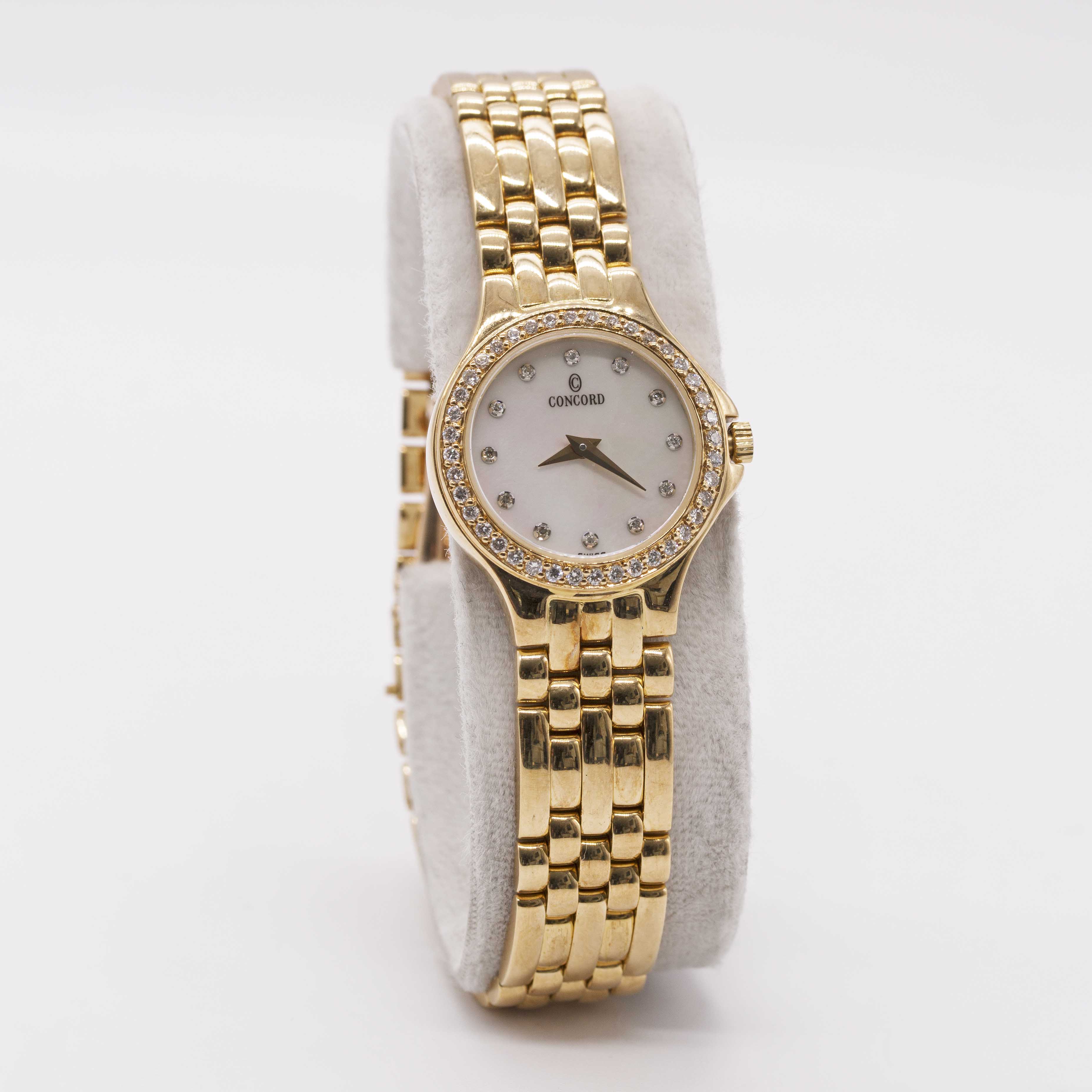 A LADIES 18K SOLID YELLOW GOLD & DIAMOND CONCORD BRACELET WATCH CIRCA 1990s, WITH ORIGINAL DIAMOND - Image 4 of 10
