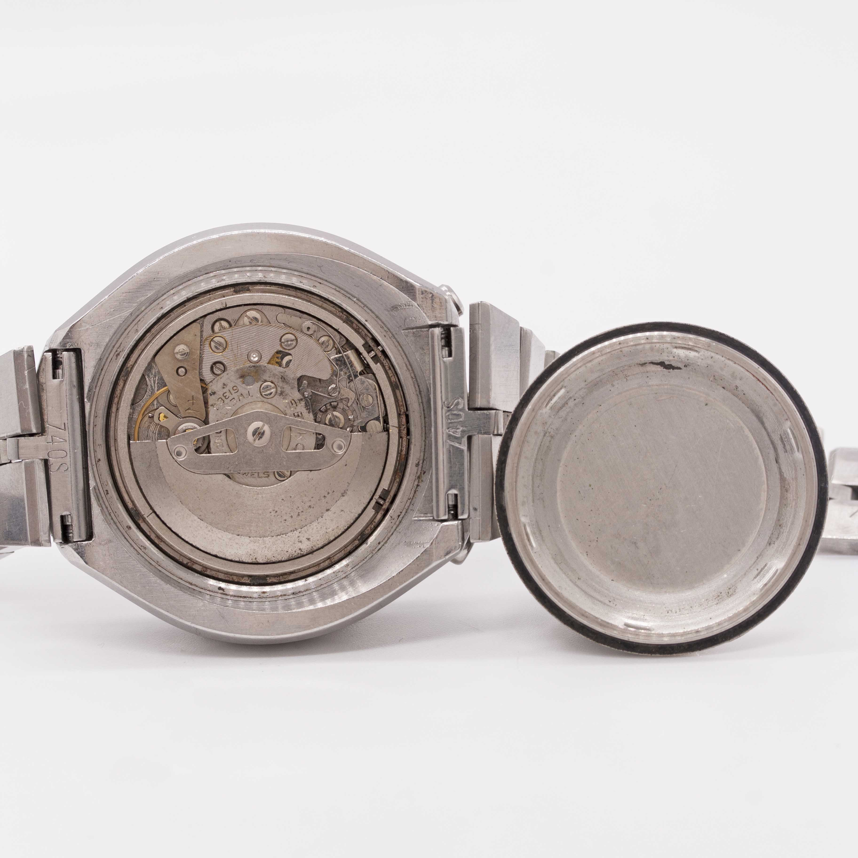 A GENTLEMAN'S STAINLESS STEEL SEIKO "BULLHEAD" AUTOMATIC CHRONOGRAPH BRACELET WATCH CIRCA 1970s, - Image 7 of 9