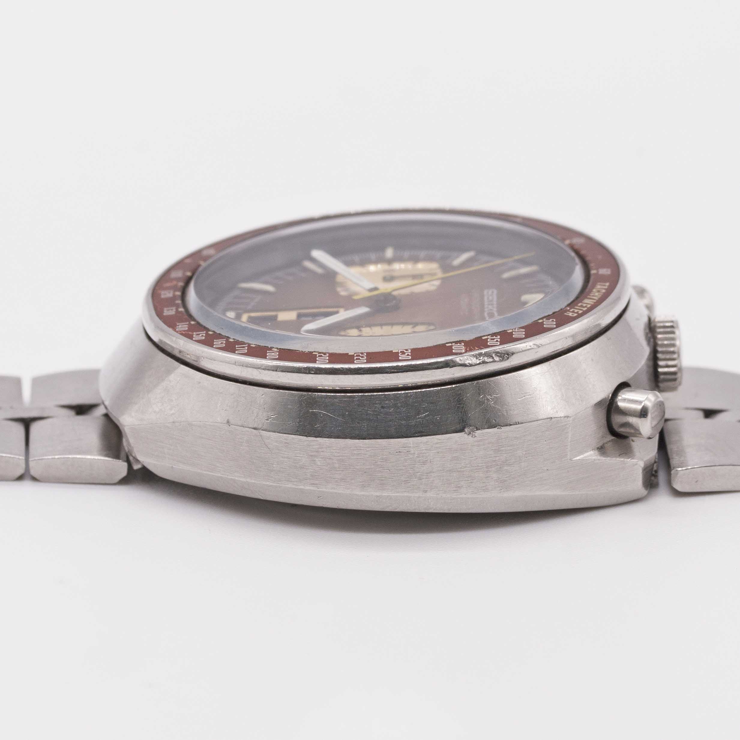 A GENTLEMAN'S STAINLESS STEEL SEIKO "BULLHEAD" AUTOMATIC CHRONOGRAPH BRACELET WATCH CIRCA 1970s, - Image 8 of 9