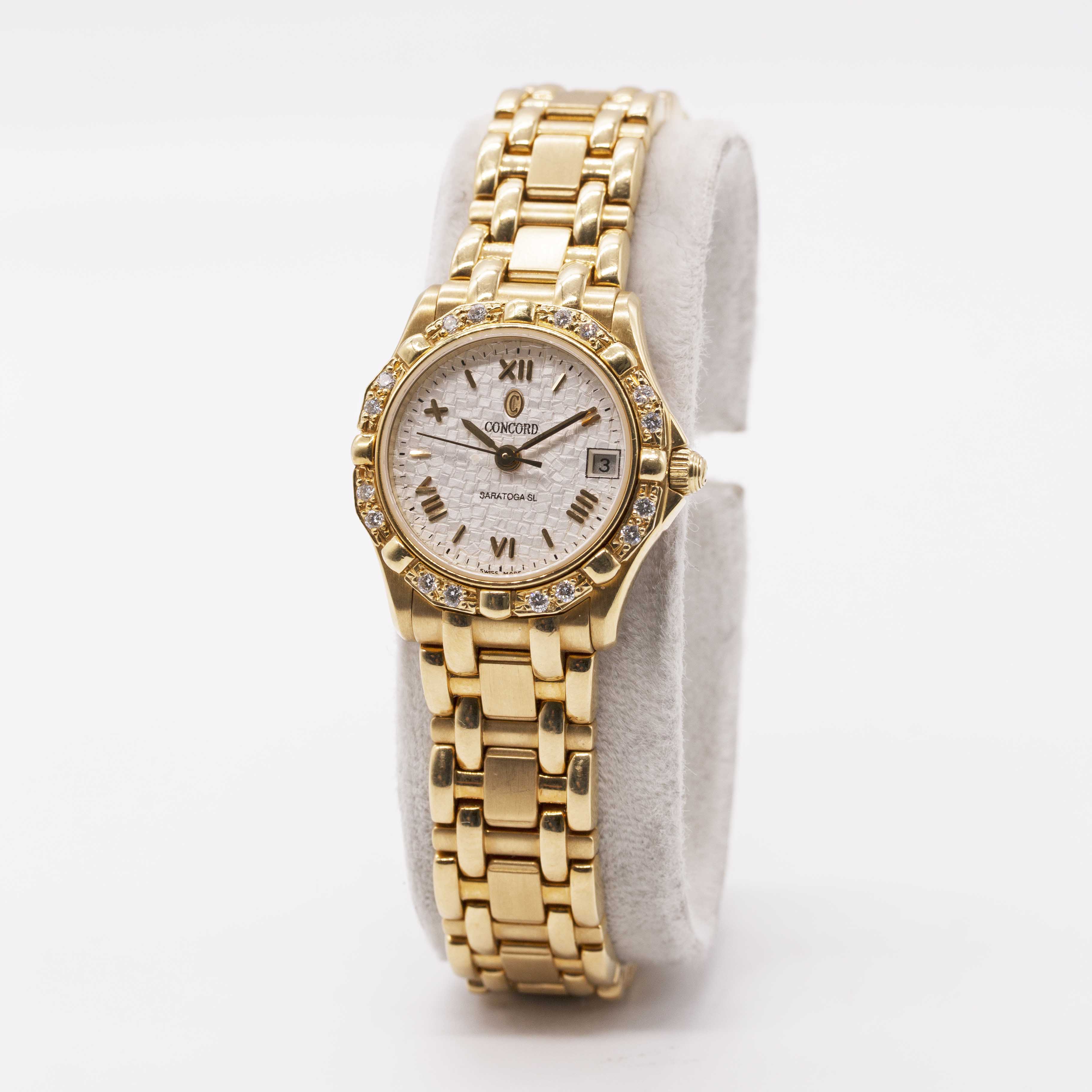 A LADIES 18K SOLID YELLOW GOLD & DIAMOND CONCORD SARATOGA SL BRACELET WATCH CIRCA 1990s, REF. 51- - Image 3 of 9
