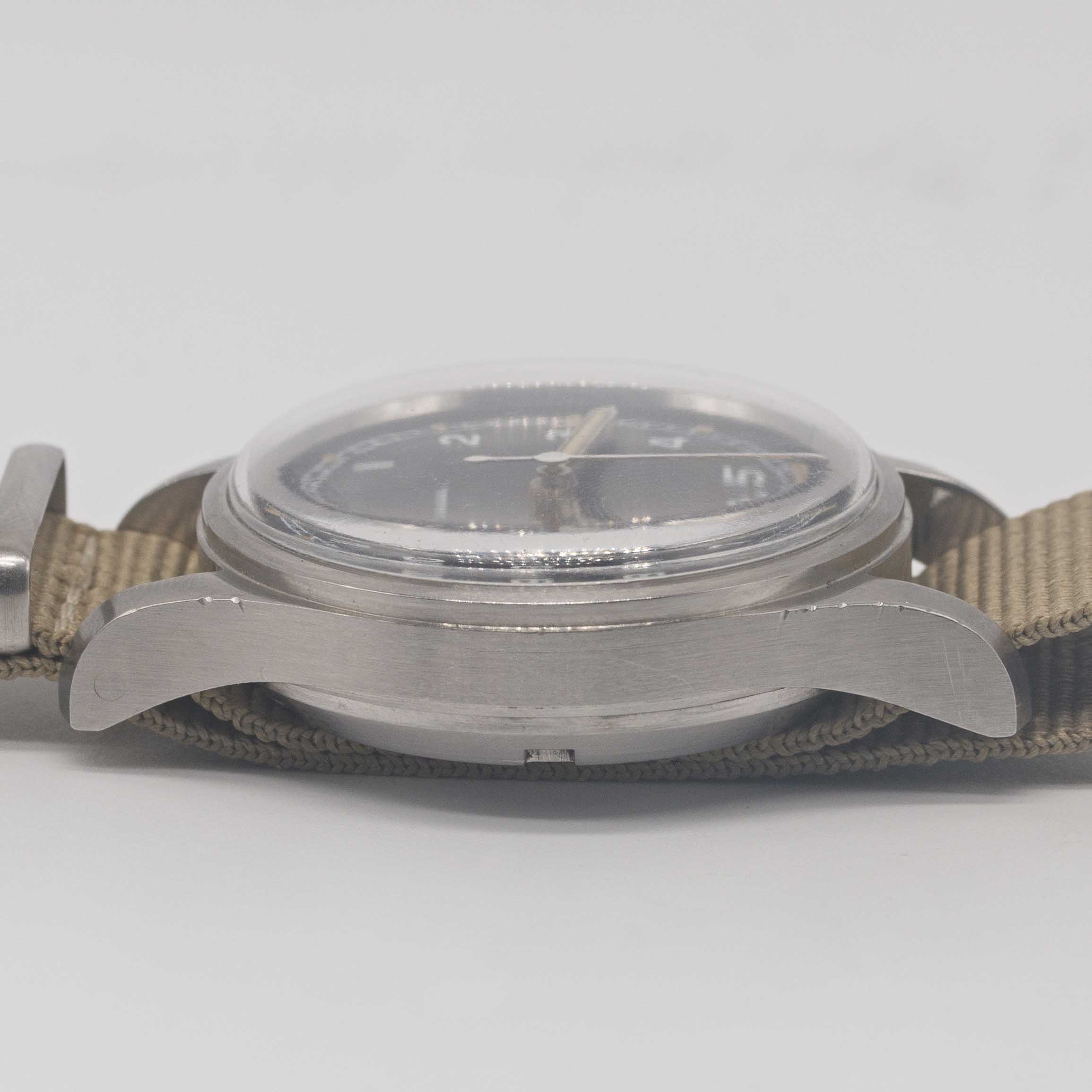 A GENTLEMAN'S STAINLESS STEEL BRITISH MILITARY OMEGA RAF PILOTS WRIST WATCH DATED 1953, REF. 2777- - Image 9 of 9