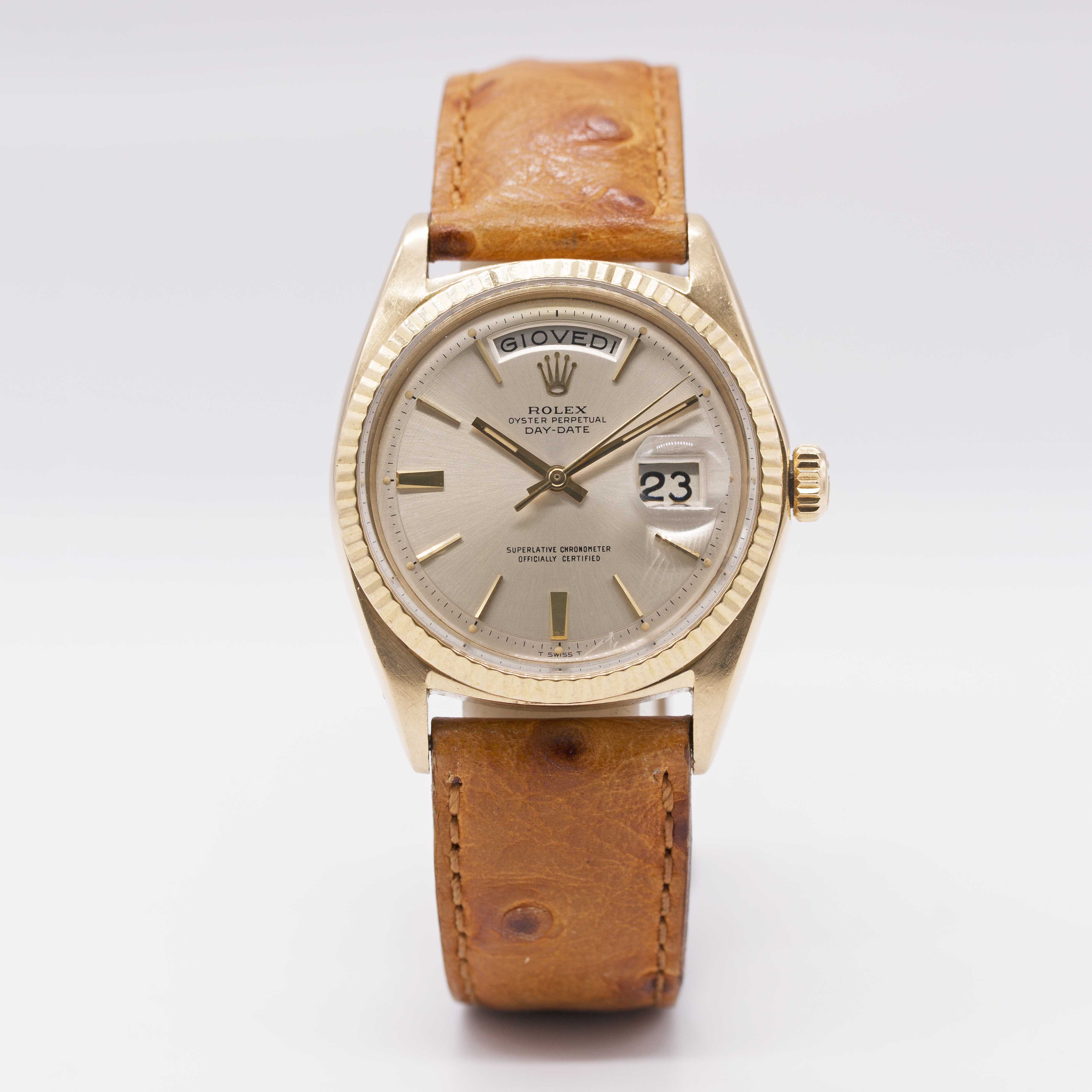 A GENTLEMAN'S 18K SOLID YELLOW GOLD ROLEX OYSTER PERPETUAL DAY DATE WRIST WATCH CIRCA 1963, REF. - Image 2 of 8