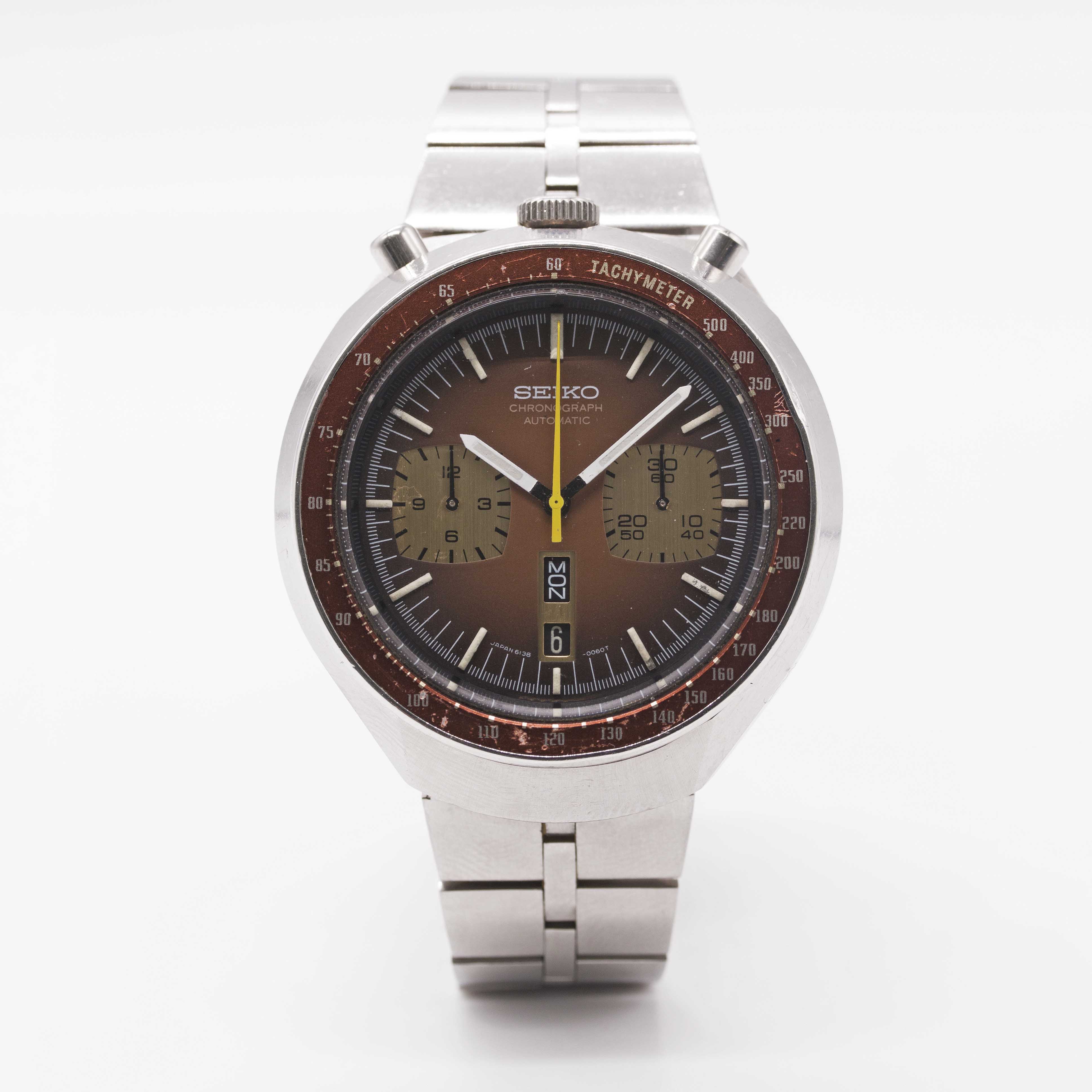 A GENTLEMAN'S STAINLESS STEEL SEIKO "BULLHEAD" AUTOMATIC CHRONOGRAPH BRACELET WATCH CIRCA 1970s, - Image 2 of 9