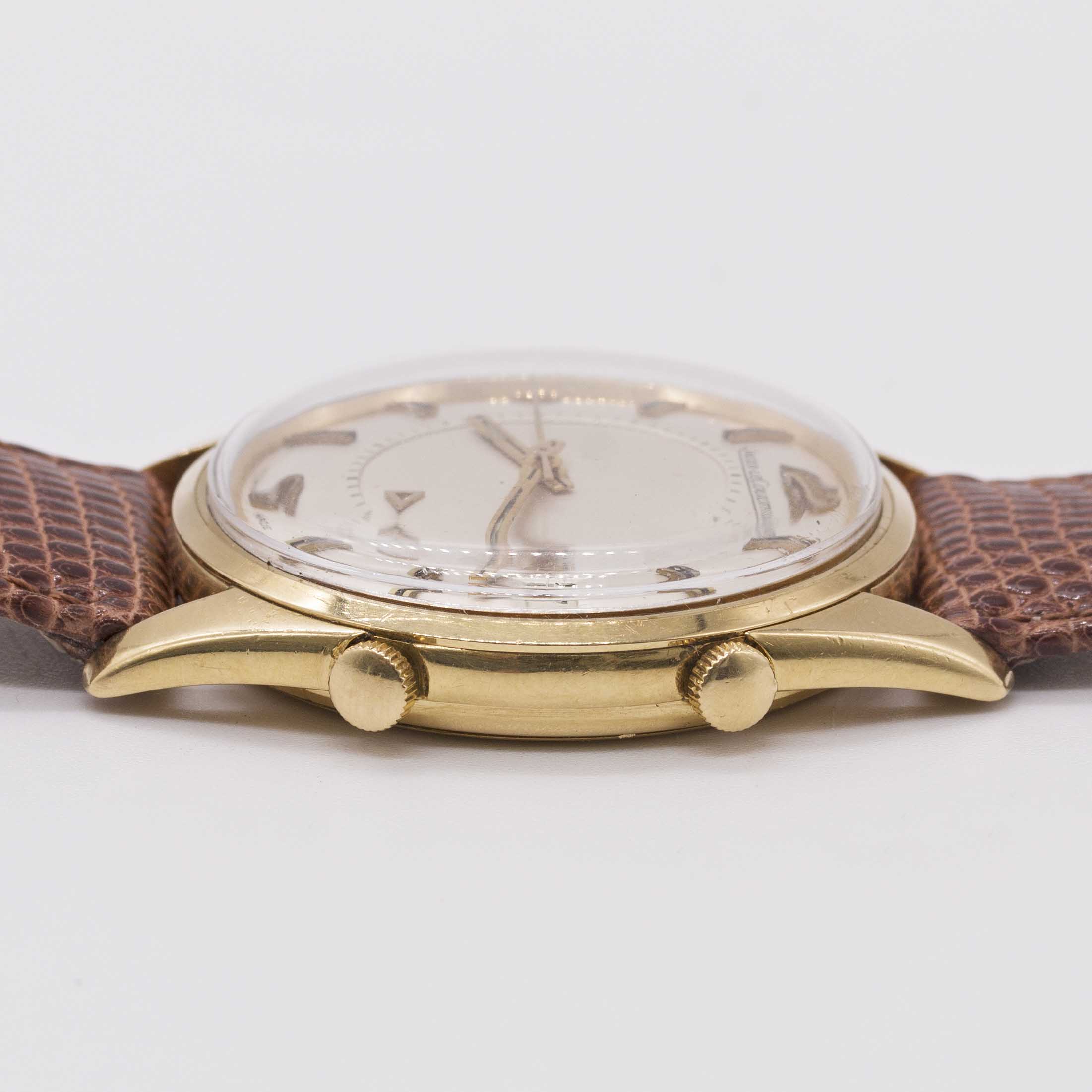 A GENTLEMAN'S 18K SOLID GOLD JAEGER LECOULTRE MEMOVOX ALARM WRIST WATCH CIRCA 1960s, REF. E11005 - Image 7 of 8