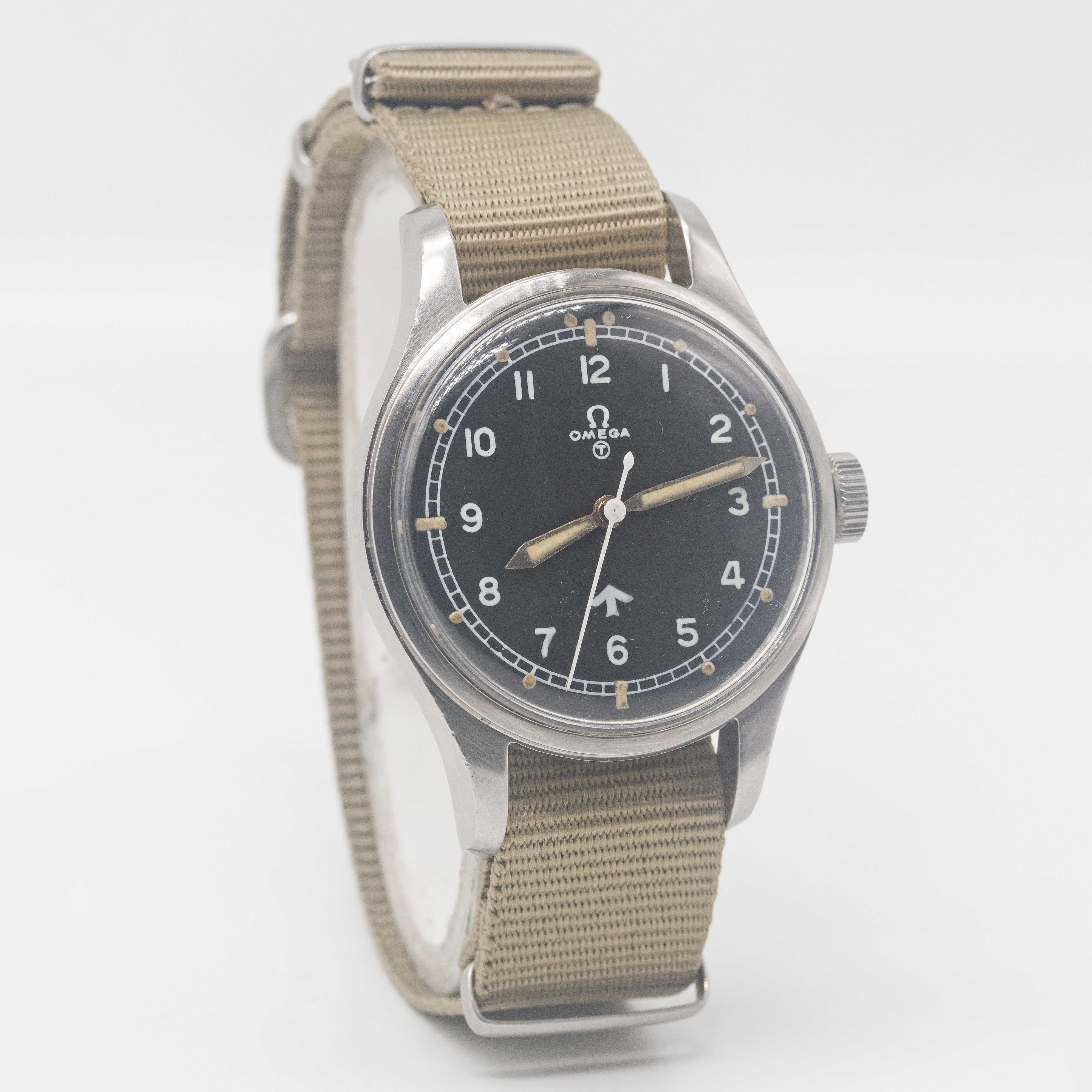 A GENTLEMAN'S STAINLESS STEEL BRITISH MILITARY OMEGA RAF PILOTS WRIST WATCH DATED 1953, REF. 2777- - Image 5 of 9