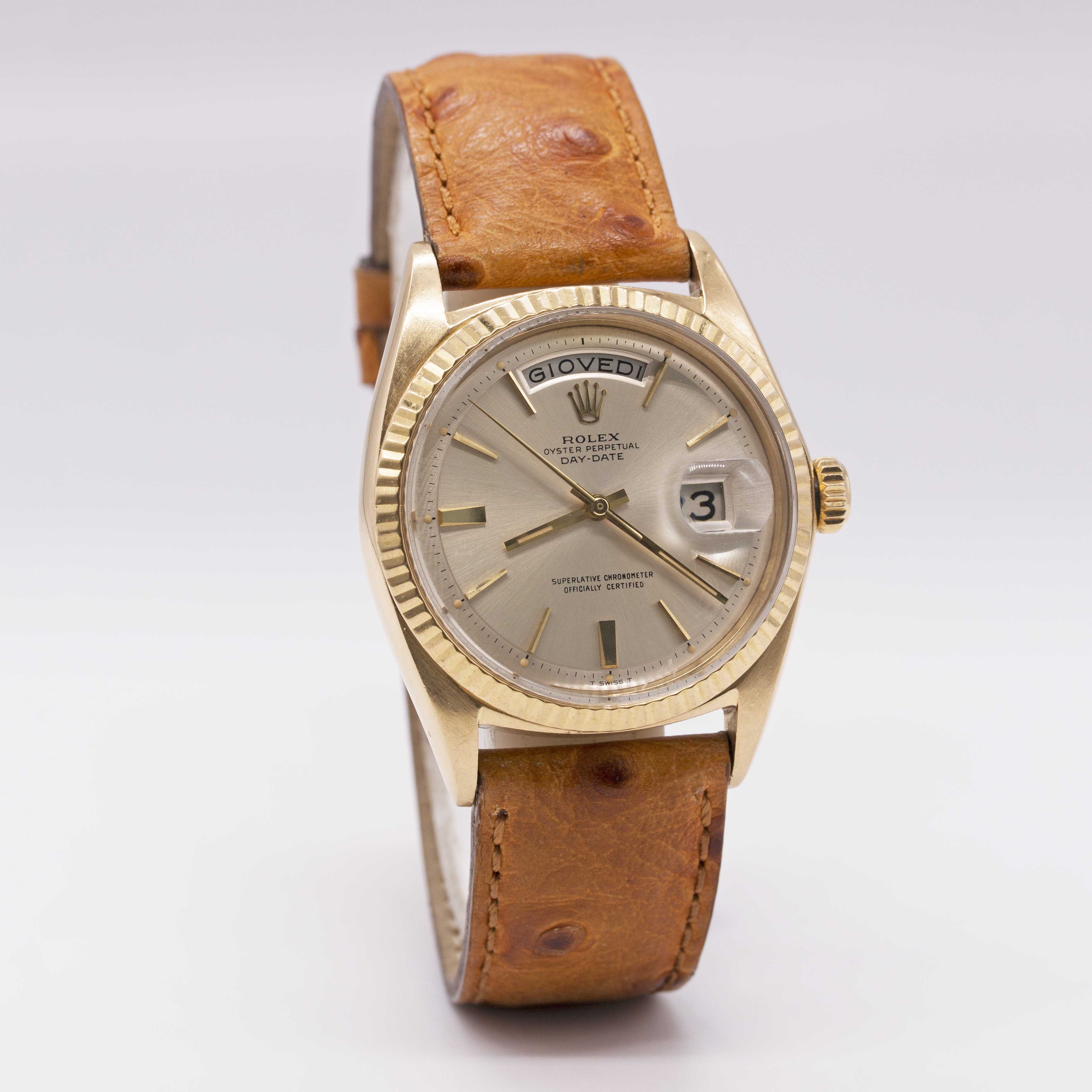 A GENTLEMAN'S 18K SOLID YELLOW GOLD ROLEX OYSTER PERPETUAL DAY DATE WRIST WATCH CIRCA 1963, REF. - Image 4 of 8
