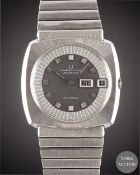 A GENTLEMAN'S STAINLESS STEEL UNIVERSAL GENEVE POLEROUTER AUTOMATIC BRACELET WATCH CIRCA 1979,