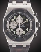 A GENTLEMAN'S STAINLESS STEEL & RUBBER AUDEMARS PIGUET ROYAL OAK OFFSHORE CHRONOGRAPH WRIST WATCH