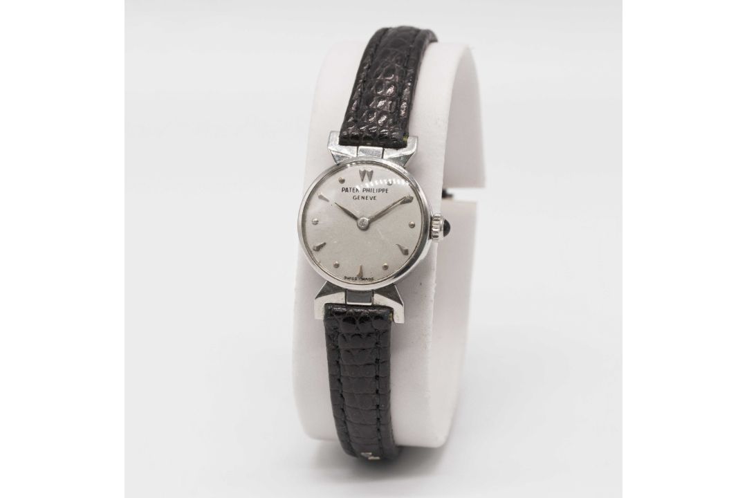 A LADIES STAINLESS STEEL PATEK PHILIPPE WRIST WATCH CIRCA 1945. REF. 506137. Movement: 18J, manual - Image 3 of 8
