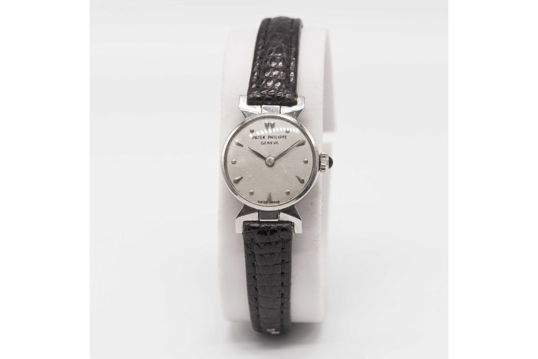 A LADIES STAINLESS STEEL PATEK PHILIPPE WRIST WATCH CIRCA 1945. REF. 506137. Movement: 18J, manual - Image 2 of 8