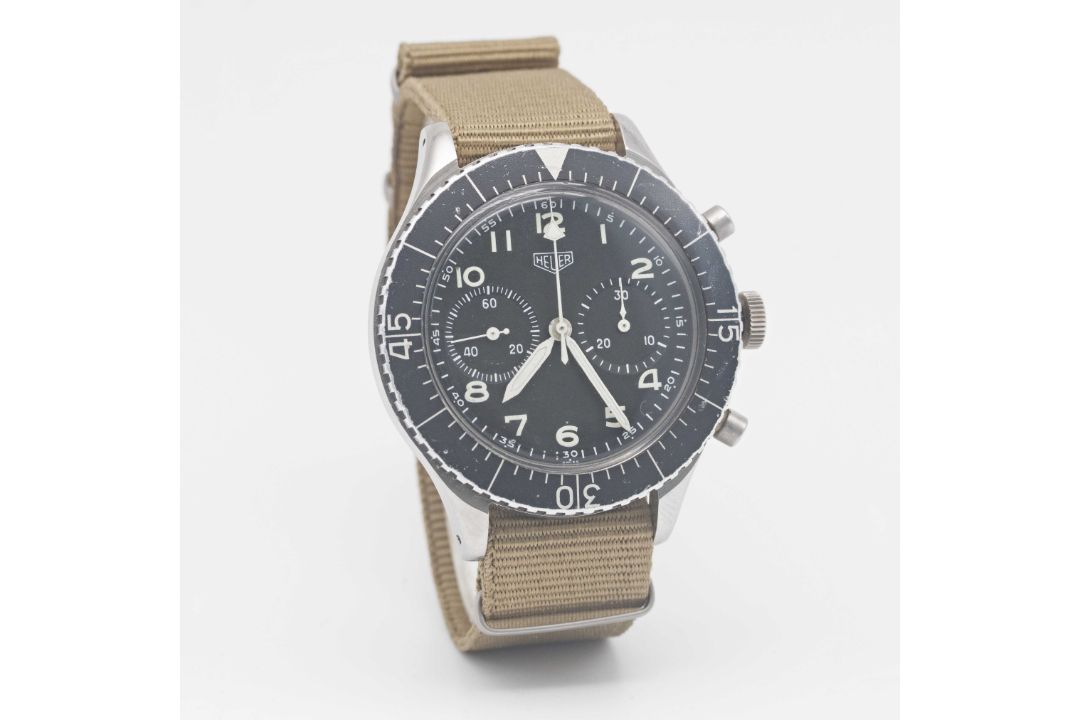 A GENTLEMAN'S STAINLESS STEEL GERMAN MILITARY HEUER BUND FLYBACK CHRONOGRAPH WRIST WATCH CIRCA 1970, - Image 5 of 8
