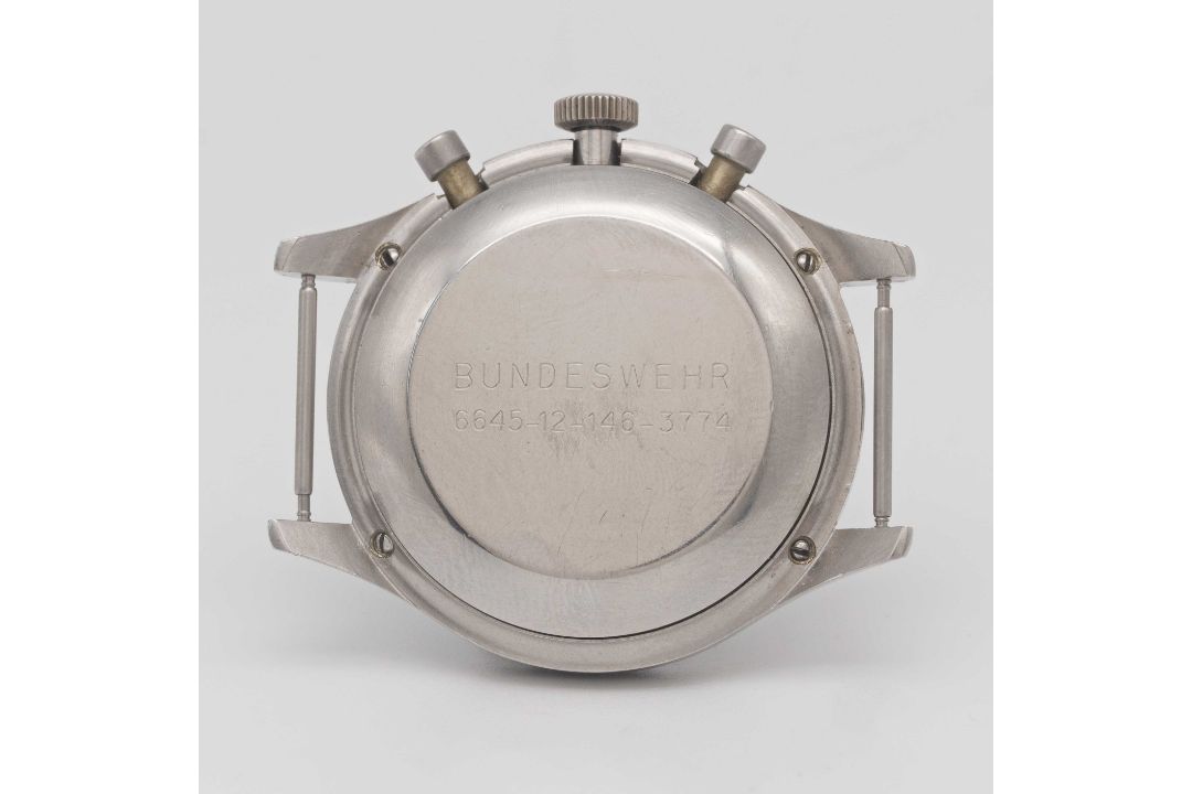 A GENTLEMAN'S STAINLESS STEEL GERMAN MILITARY HEUER BUND FLYBACK CHRONOGRAPH WRIST WATCH CIRCA 1970, - Image 6 of 8