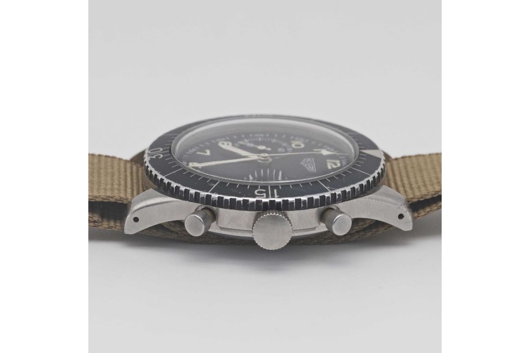A GENTLEMAN'S STAINLESS STEEL GERMAN MILITARY HEUER BUND FLYBACK CHRONOGRAPH WRIST WATCH CIRCA 1970, - Image 7 of 8