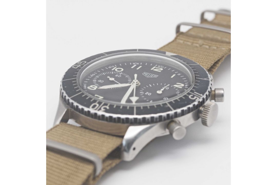 A GENTLEMAN'S STAINLESS STEEL GERMAN MILITARY HEUER BUND FLYBACK CHRONOGRAPH WRIST WATCH CIRCA 1970, - Image 3 of 8