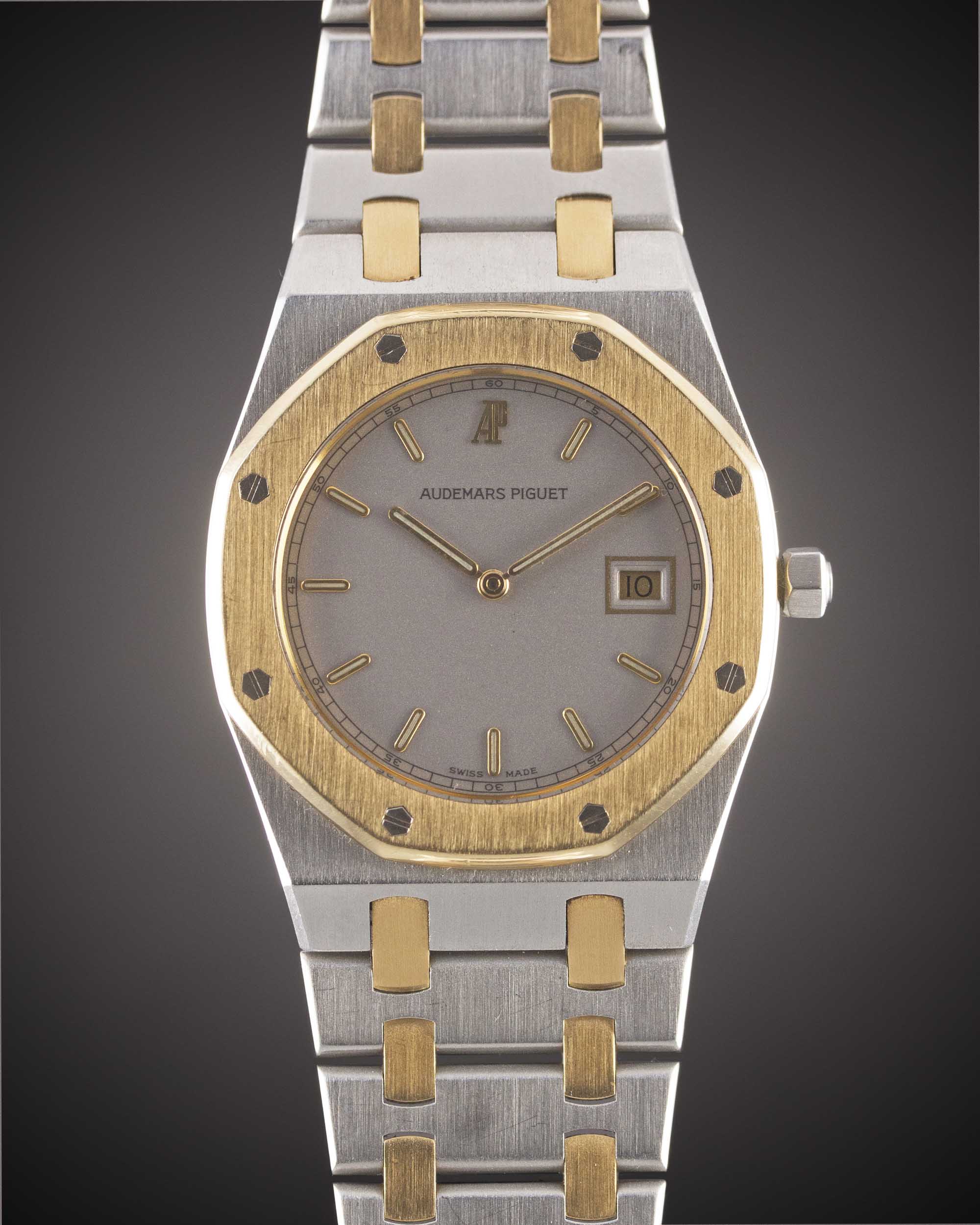 A MID SIZE STEEL & GOLD AUDEMARS PIGUET ROYAL OAK 33MM QUARTZ BRACELET WATCH CIRCA 1990s, WITH GREY - Image 2 of 10