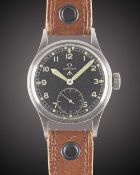 A GENTLEMAN'S STAINLESS STEEL BRITISH MILITARY OMEGA W.W.W. WRIST WATCH CIRCA 1945, PART OF THE 