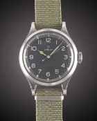 A GENTLEMAN'S STAINLESS STEEL BRITISH MILITARY OMEGA RAF PILOTS WRIST WATCH DATED 1956, WITH BLACK