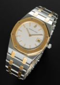 A MID SIZE STEEL & GOLD AUDEMARS PIGUET ROYAL OAK 33MM QUARTZ BRACELET WATCH CIRCA 1990s, WITH GREY