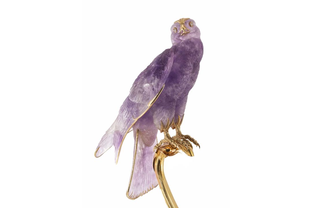 A FINE & RARE YELLOW METAL & DIAMOND SET OBJET D'ART MODEL OF A FALCON ON PERCH CIRCA 1980s Carved - Image 2 of 4