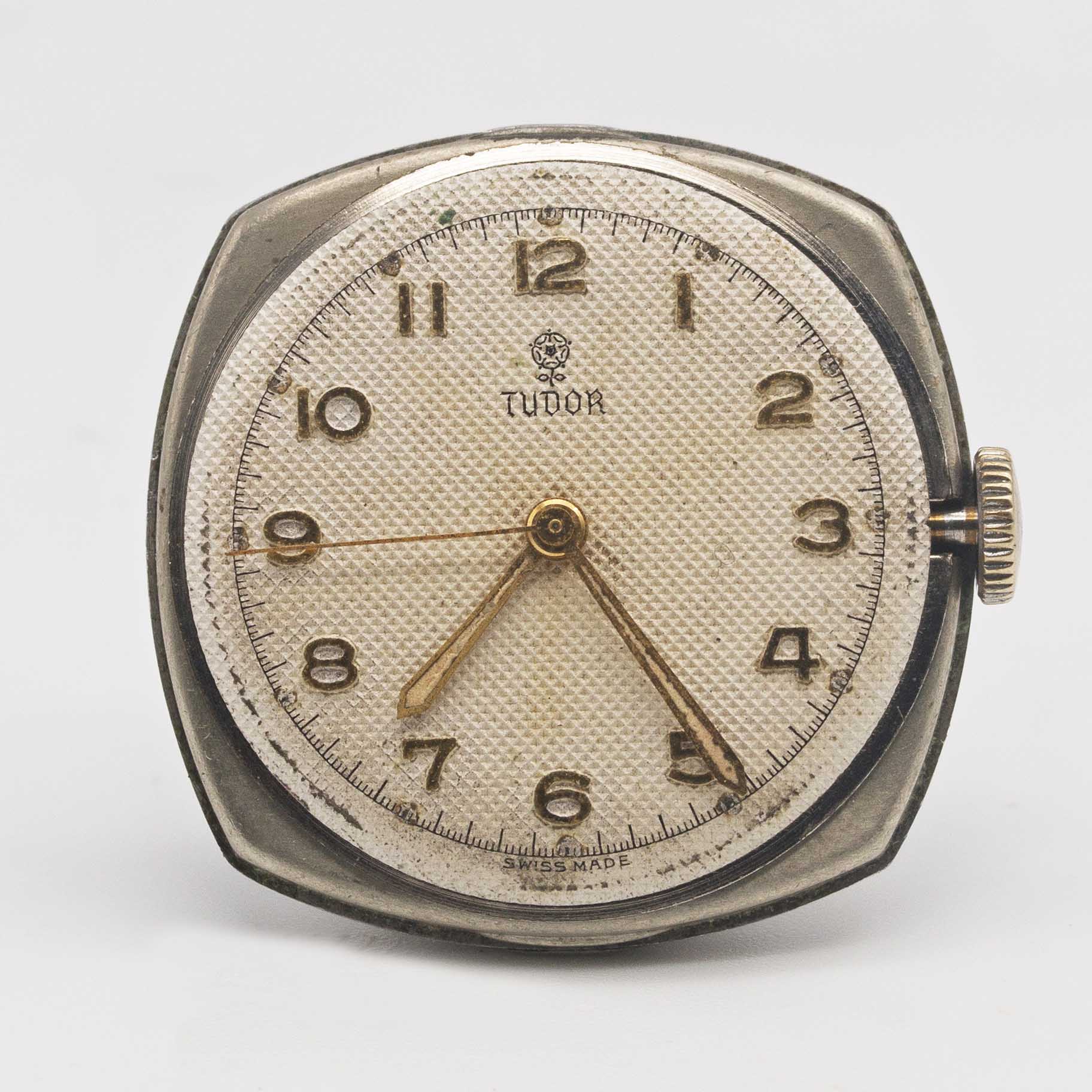 A GENTLEMAN'S ROLEX TUDOR "CUSHION" WRIST WATCH CIRCA 1950s, REF. 12102 WITH SILVER "HONEYCOMB" DIAL - Image 7 of 10