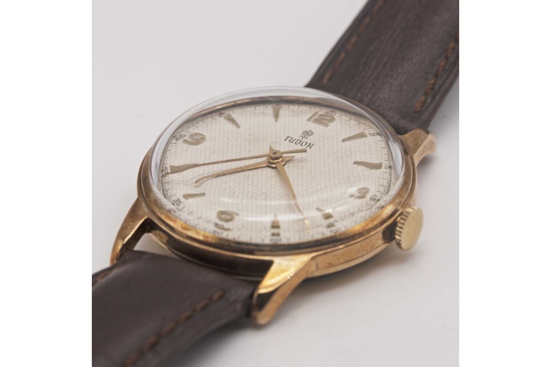 A GENTLEMAN'S 9CT SOLID GOLD ROLEX TUDOR WRIST WATCH CIRCA 1950s, REF. 12856 WITH SILVER "HONEYCOMB" - Image 3 of 10