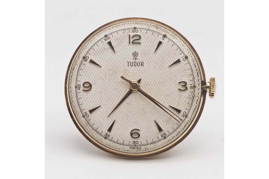 A GENTLEMAN'S 9CT SOLID GOLD ROLEX TUDOR WRIST WATCH CIRCA 1950s, REF. 12856 WITH SILVER "HONEYCOMB" - Image 7 of 10
