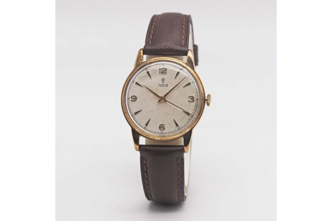 A GENTLEMAN'S 9CT SOLID GOLD ROLEX TUDOR WRIST WATCH CIRCA 1950s, REF. 12856 WITH SILVER "HONEYCOMB" - Image 4 of 10