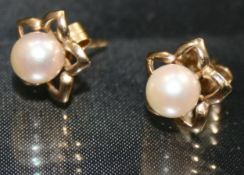 Pearl 9ct Gold Flower Ear Studs