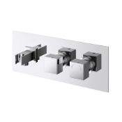 (AA153) Square Two Way Horizontal Valve with Bracket This shiny chrome plated mixer valve is m...