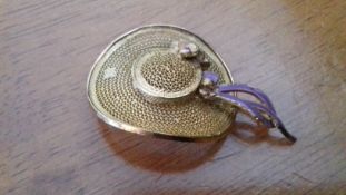Golden filigree brooch, hat shape