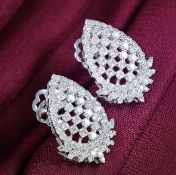 14 K / 585 White Gold IGI Certified Diamond Earrings
