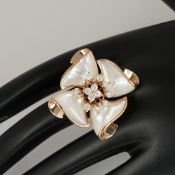 14 K / 585 Rose Gold Designer Diamond & Mother of Pearl Ring