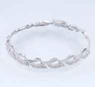 14 K / 585 White Gold Diamond Bracelet - Leaf Design