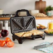 (NN67) 2 Slice Deep fill Sandwich Maker Make two toasties at once with portioned plates Deep ...