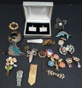 Parcel of Costume Jewellery Brooches etc