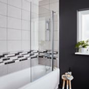 (DE77) 850MM calera Bath screen. Calera is the practical bath screen solution with a 1400mm hig...