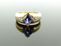 18Ct Gold Sapphire Diamond Dress Ring