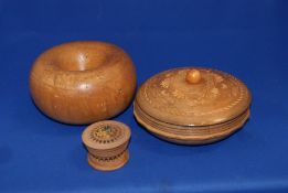 3 items of Treen