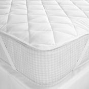 1 Pallet Of Raw Customer Returns (115181) - To Include: 1x Mason Velvet Throw. 1x Faux Leathe...