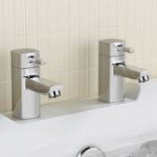 (KN75) Pair of Hot and Cold Bath Filler Taps Chrome Bathroom Faucets. Chrome plated solid brass...