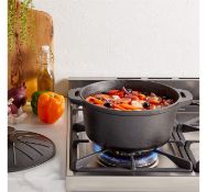 (AP283) Cast Iron Casserole Dish Ideal for roasts, stews, casseroles and other dishes Feature...