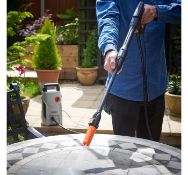 (LT44) 1600W Pressure Washer Impressive working pressure of 90bars and 330 litres/h water flow...