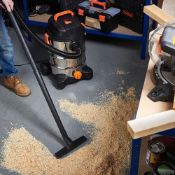 (LT62) 30L Wet & Dry Vacuum Designed for heavy duty cleaning jobs, this multi-use 30L Wet & Dr...